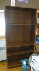 lot 105 image: 5 shelf bookshelf and 2 shelf bookshelf
