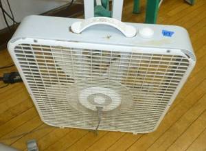 lot 117 image: box fan - works