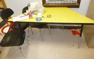 lot 202 image: Yellow desk and 3 chairs