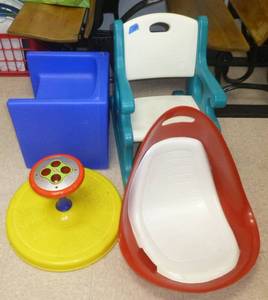lot 225 image: 3 chairs and a sit and spin