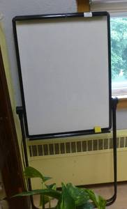lot 413 image: Portable whiteboard 28x36