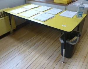 lot 414 image: Yellow adjustable height table 30x60