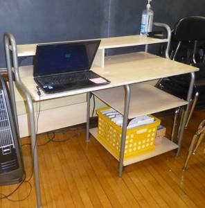 lot 514 image: Computer desk 46x23x41