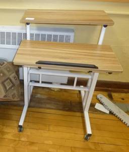 lot 515 image: Computer desk