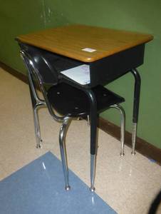 lot 522 image: Cubby desk and chair