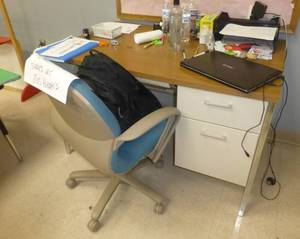 lot 603 image: Desk and table, doesnt include laptop