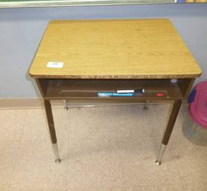 lot 606 image: Cubby desk