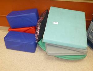 lot 808 image: Group of foam mats and blocks