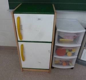 lot 900 image: Wood refrigerator, organizer of plastic food, Little Tikes stoveovenmicrowave