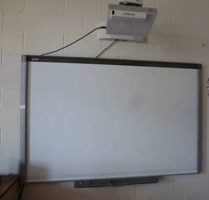 lot 905 image: Wall mounted Smart Board 800 with Hitachi projector