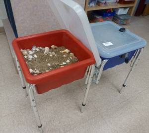 lot 917 image: Standing sand boxes