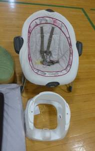 lot G14 image: Infant seats and pads