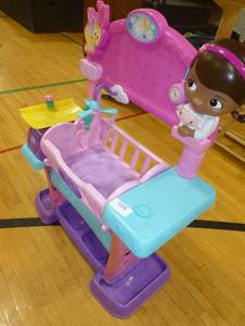 lot G16 image: Toddler doll crib play station