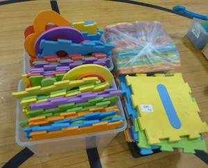 lot G45 image: 4 piles of interlocking foam squares