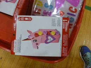 lot G59 image: Tote full of all new Valentines boxes and dcor