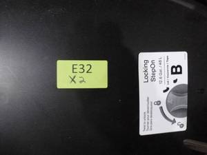 lot E32 image: 2 wastebaskets