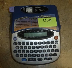 lot O39 image: 4 laptops and one tablet - unknown condition, and a label maker