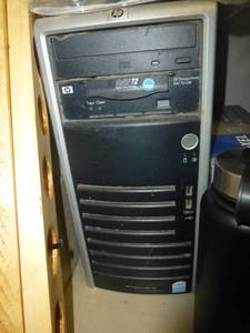 lot O62 image: computer, hub, Bose radio