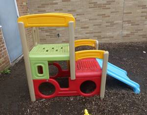 lot P1 image: Simplay jungle gym