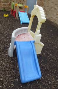 lot P2 image: Little Tikes slide
