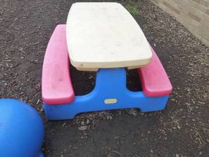 lot P4 image: Little Tikes picnic table
