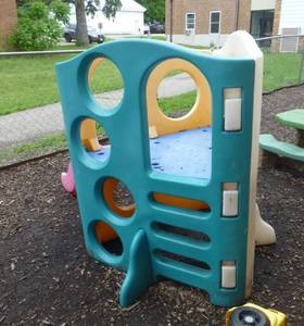 lot P6 image: Little Tikes climb and slide