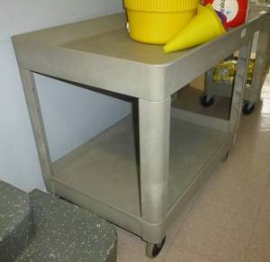 lot K13 image: Rubbermaid cart