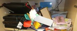 lot O22 image: Picture frames, file folders, paper clips