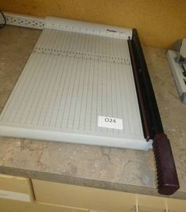 lot O24 image: Premier paper cutter 13 inches wide