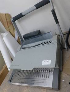lot O28 image: GBC CombBind C500 Binding  booklet machine and supplies