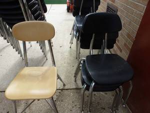 lot S9 image: 10 stacking chairs - 4 tan, 6 black