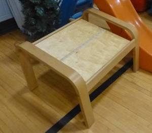 lot G125 image: mixed lot with toddler gates, slide, xmas tree, table