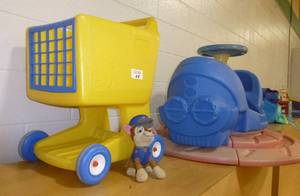 lot G134 image: sit and spin toy and shopping cart