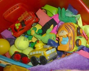 lot G140 image: Tote with various toys including one ride on