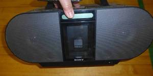 lot G147 image: Sony ZS-S4iP CD player, iPod and iPhone connection