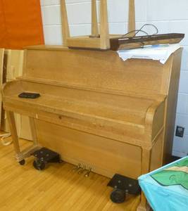 lot G156 image: Upright Piano