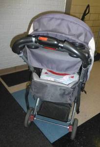 lot G159 image: 2 place sit and stand stroller