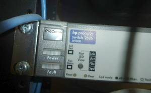 lot O69 image: 2 HP ProCurve Network switches
