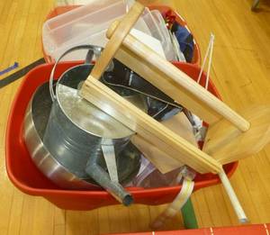 lot G21 image: Lot of misc totes, towel holder, bubble wrap, stainless bowl etc