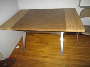 lot G301 image: Table with metal base