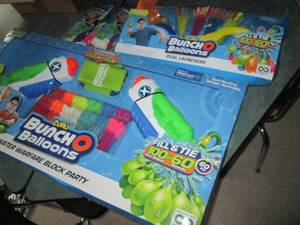 lot C309 image: Zuru Bunch Balloon water fun set