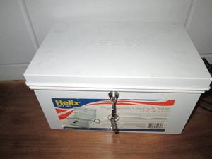 lot O153 image: Tethered locking box