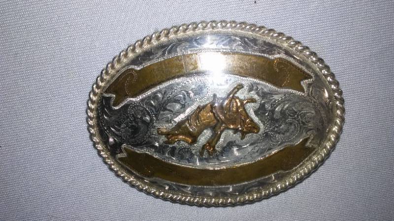 lot 781 image: Belt Buckle Bull Riding.