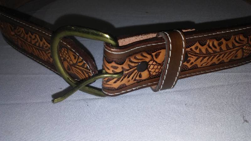 lot 808 image: Mens Belt.