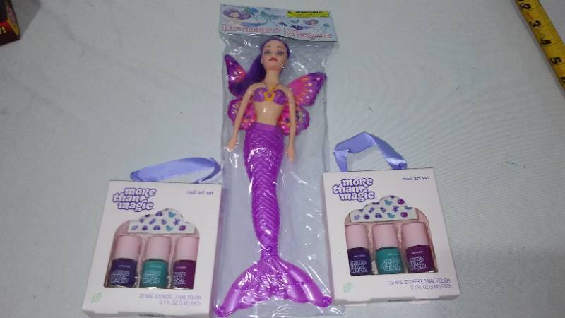 lot 733 image: Ryans World Wrist Watch (2), Butterfly Mermaid and Nail Polish (2)