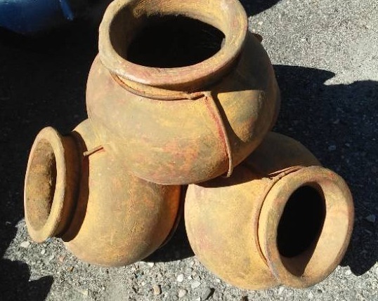 lot 233 image: (4) Pots Together With Metal Supports