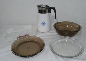 lot 769 image: Vintage Fire King, Pyrex and Corning Ware (5)