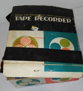 lot 838 image: Vintage RCA Reel Tape Recorder.