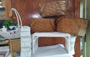 lot 855 image: Wicker and Vintage Picnic Baskets.