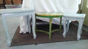 lot 856 image: Accent Nesting Tables (3)